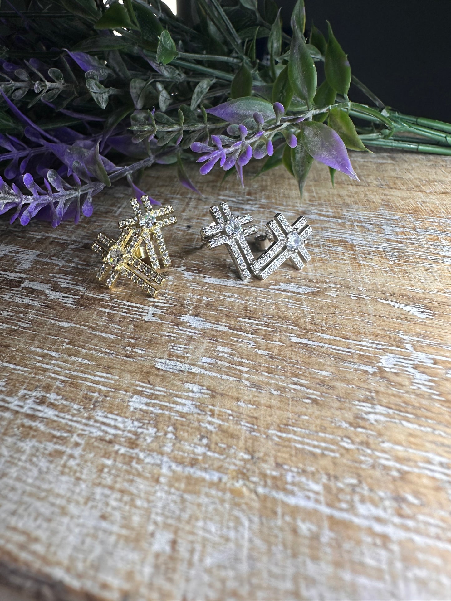 Cross Stud