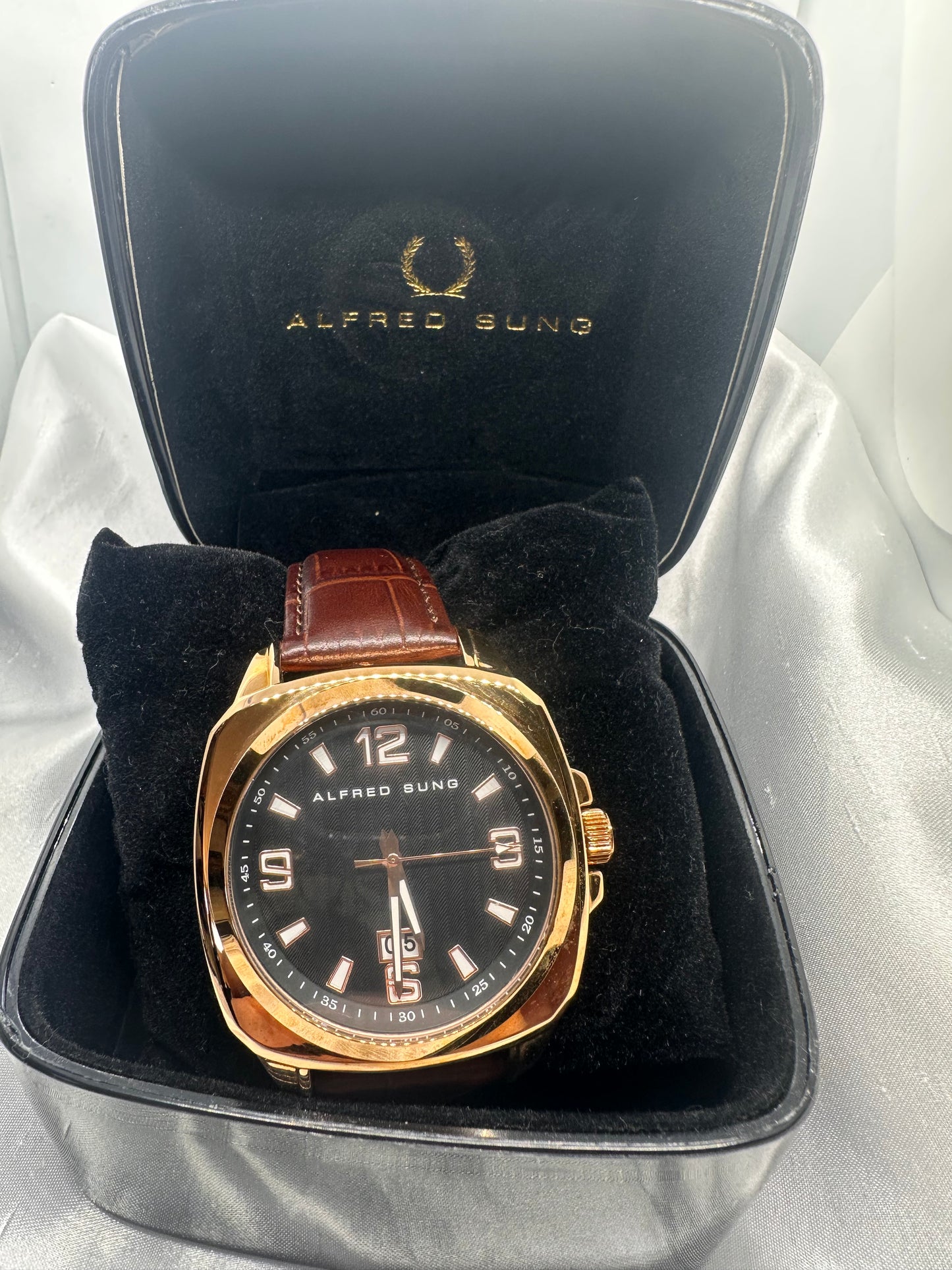 Rose Gold/ Brown Leather