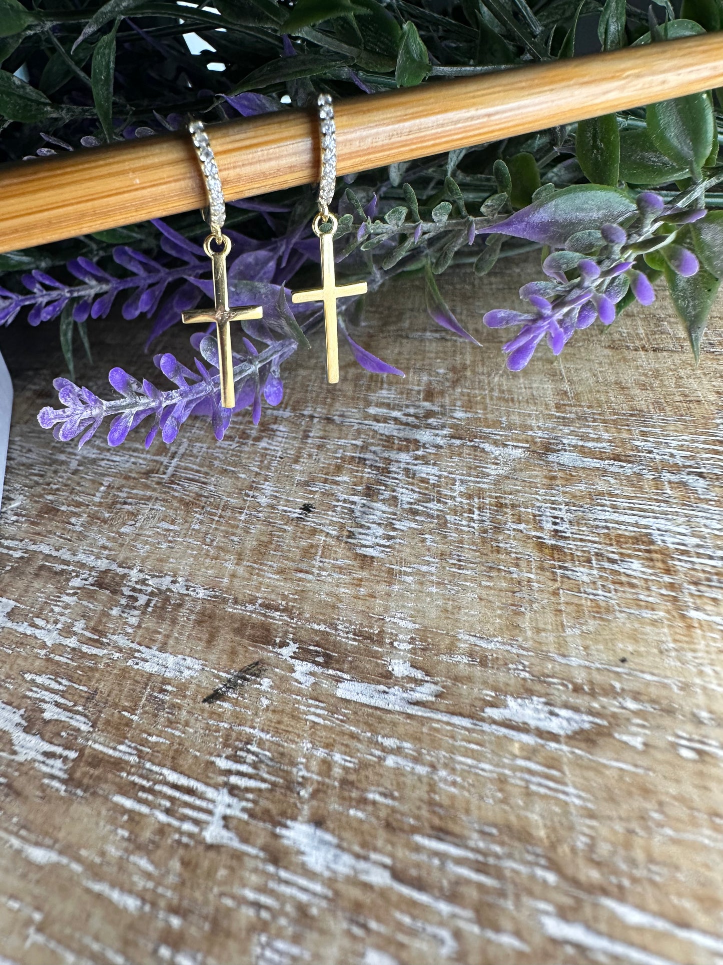 Cross Huggies