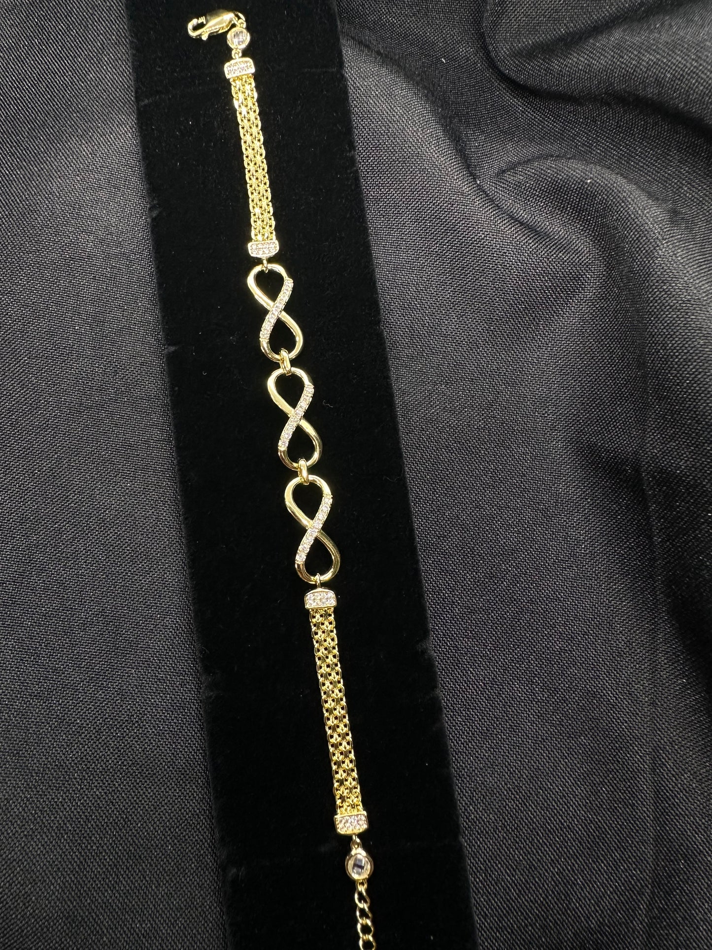 Infinite bracelet